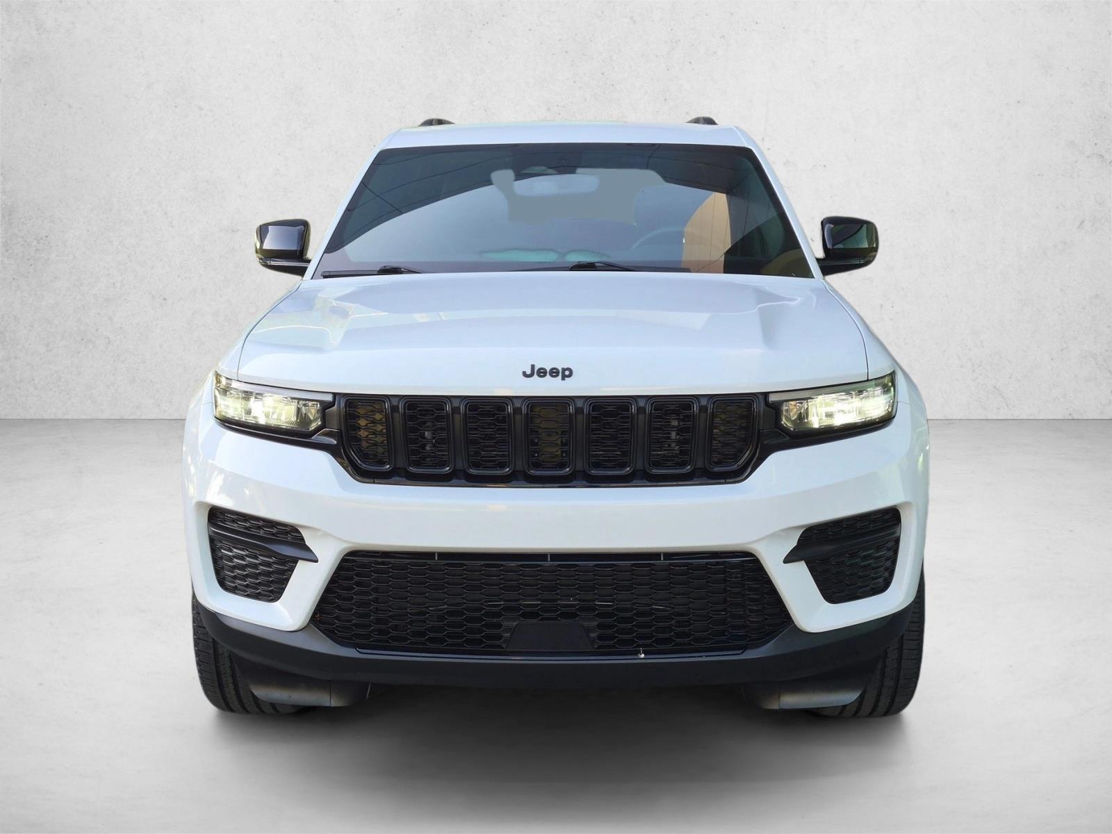 Used 2022 Bright White Clearcoat Jeep Altitude image 2