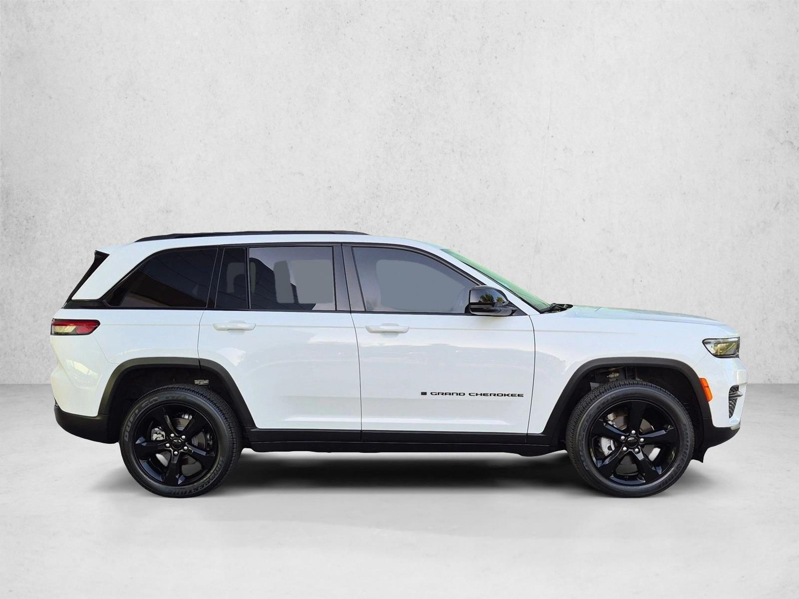 Used 2022 Bright White Clearcoat Jeep Altitude image 4