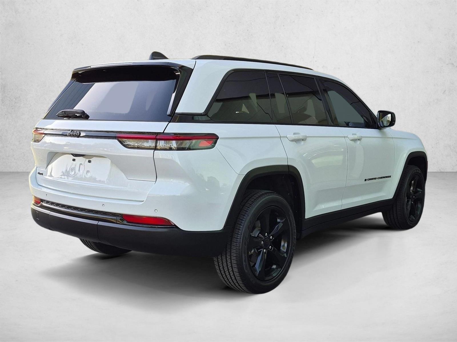 Used 2022 Bright White Clearcoat Jeep Altitude image 5
