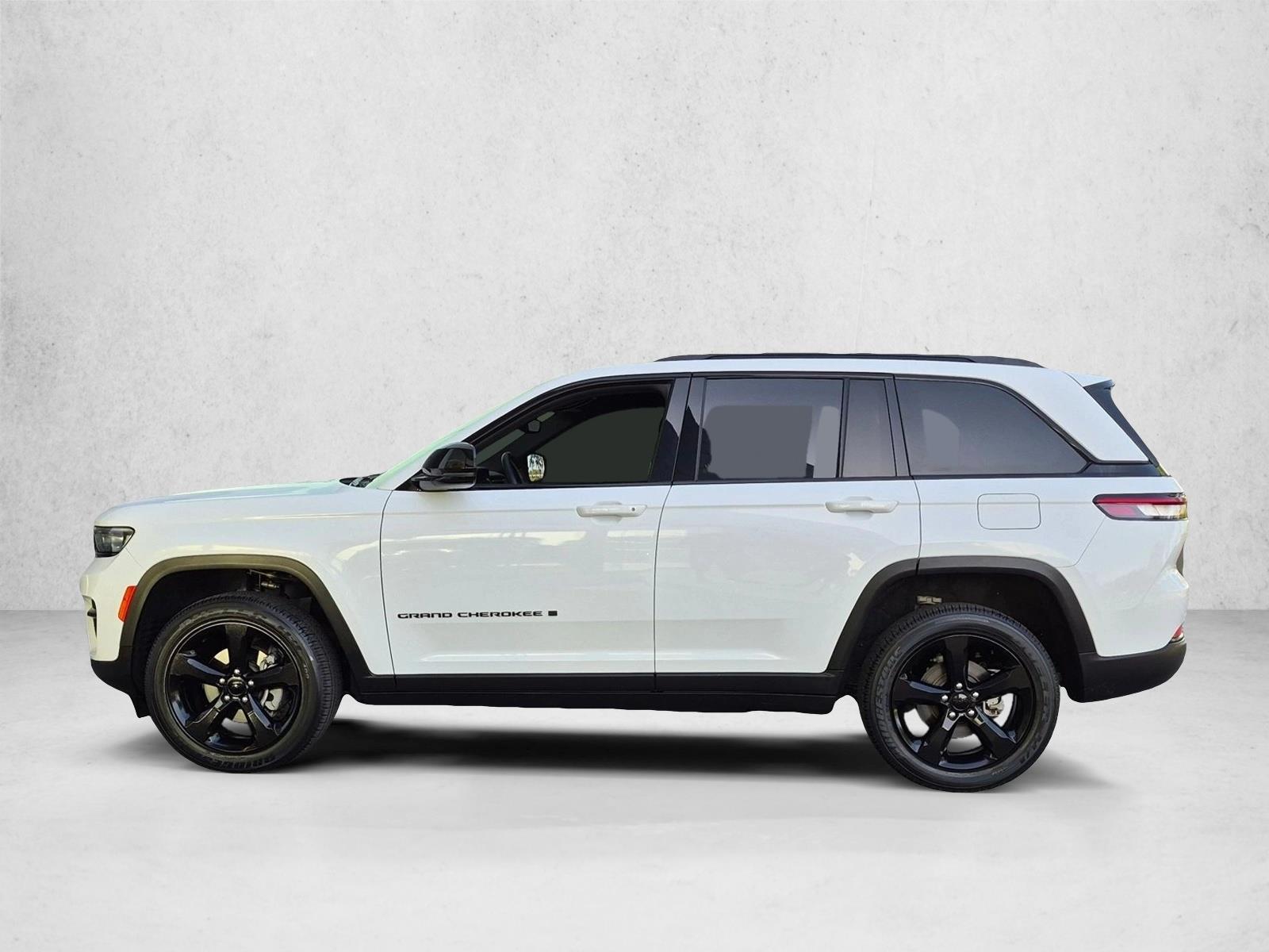 Used 2022 Bright White Clearcoat Jeep Altitude image 8