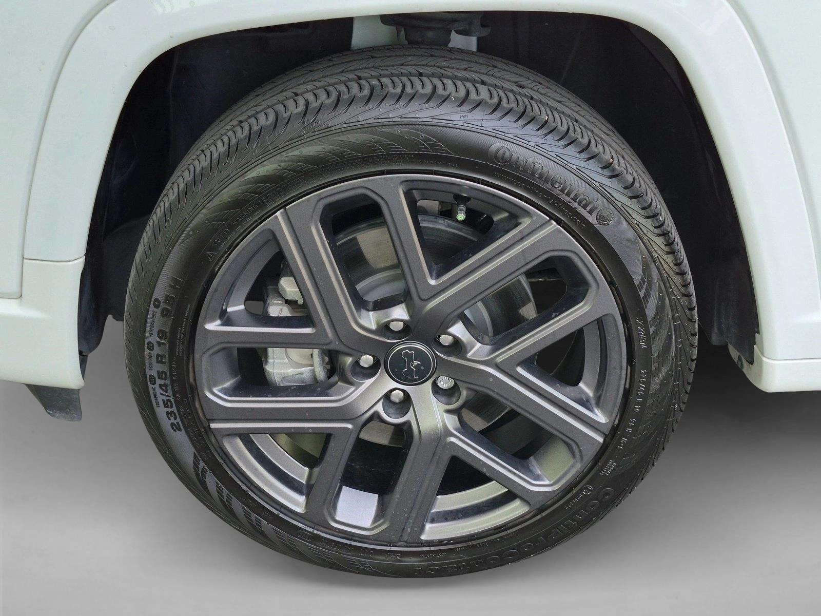 Used 2025 Bright White Clearcoat Jeep Limited image 25
