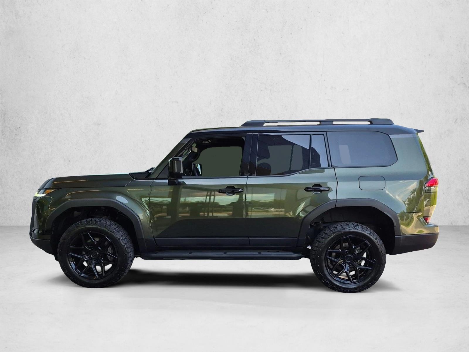 Used 2025 Nori Green Pearl/Black Roof Lexus GX 550 Overtrail+ image 9