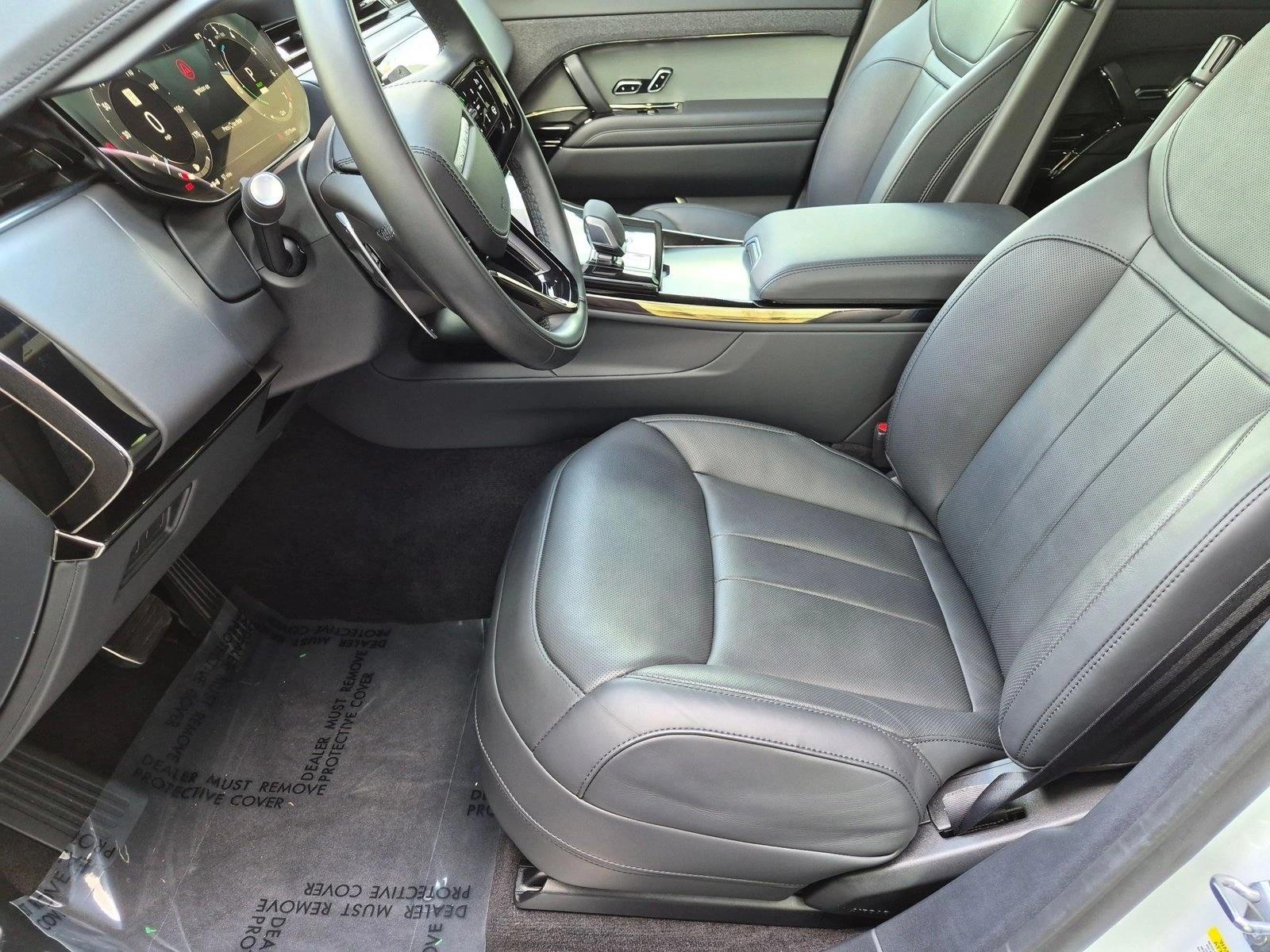 Used 2025 Fuji White Land Rover Dynamic SE image 17