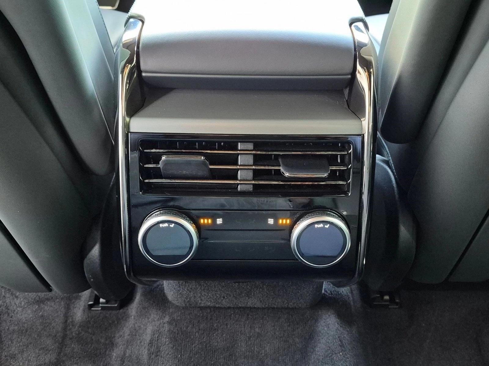 Used 2025 Fuji White Land Rover Dynamic SE image 18