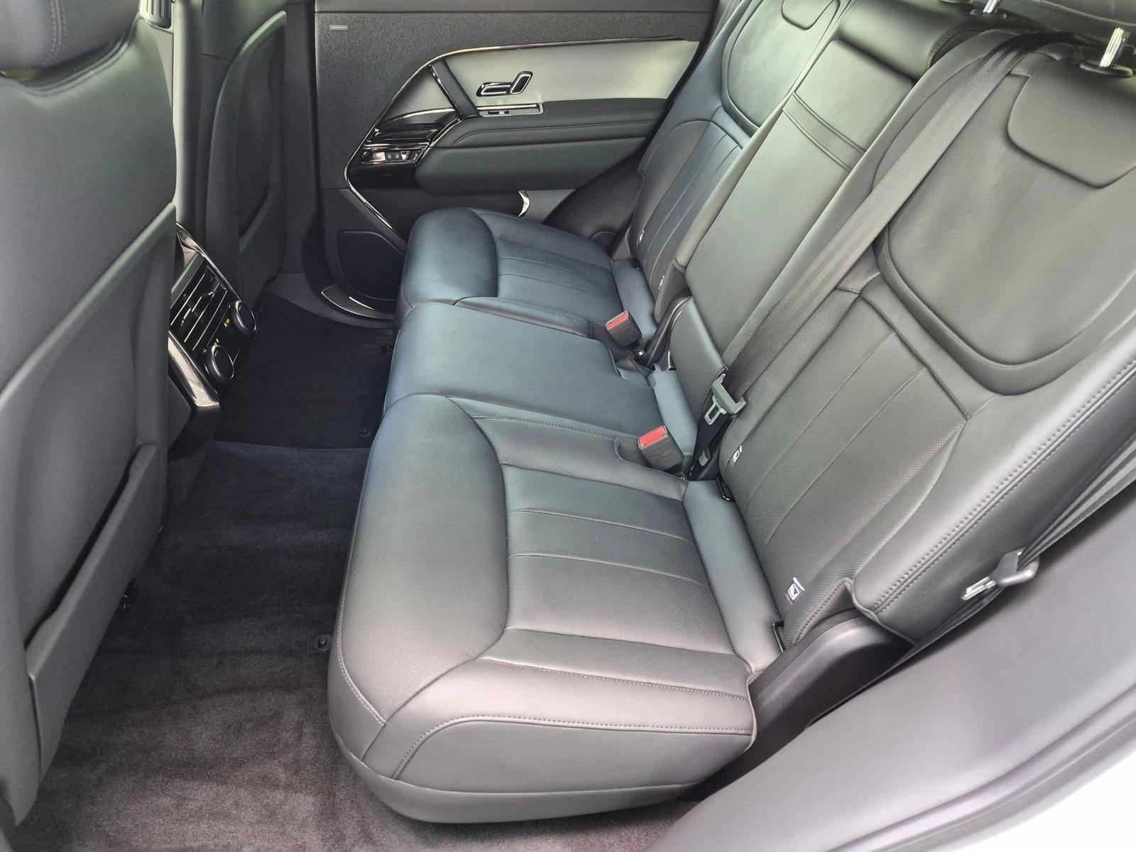 Used 2025 Fuji White Land Rover Dynamic SE image 20