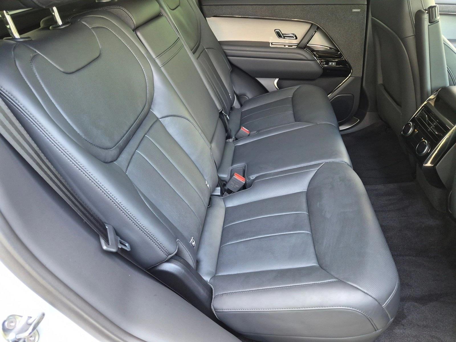 Used 2025 Fuji White Land Rover Dynamic SE image 21
