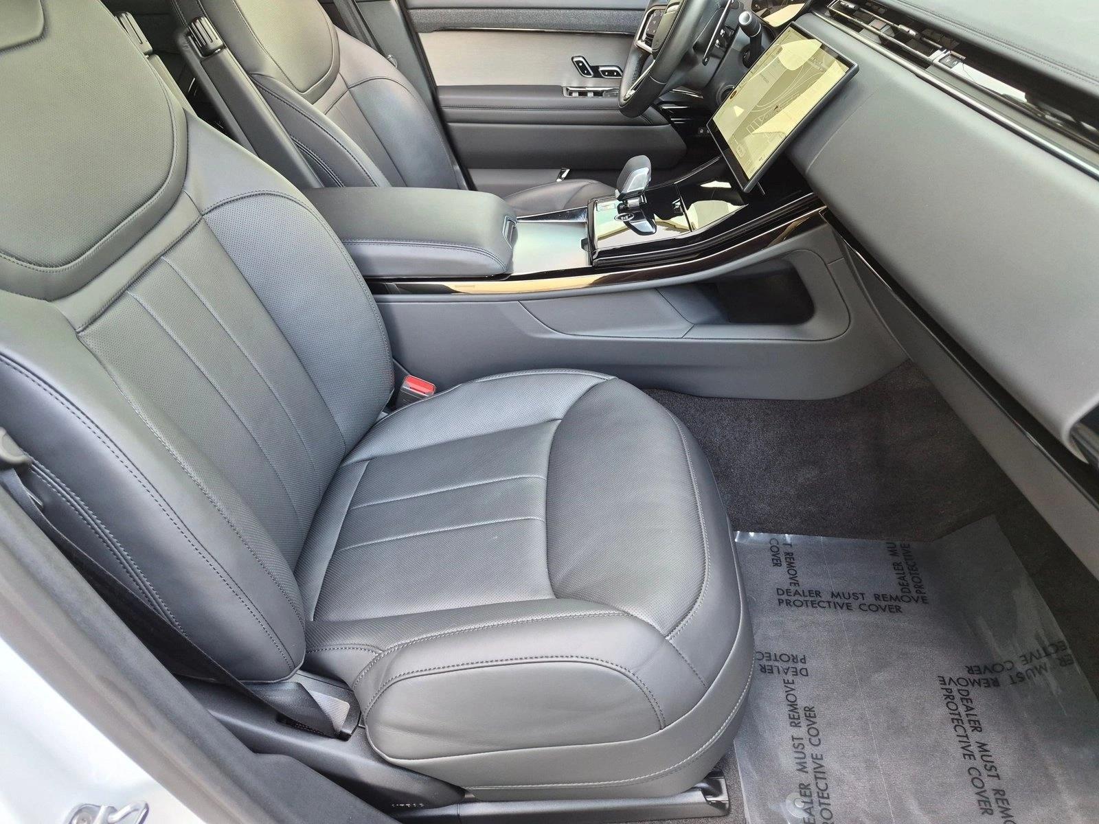 Used 2025 Fuji White Land Rover Dynamic SE image 22