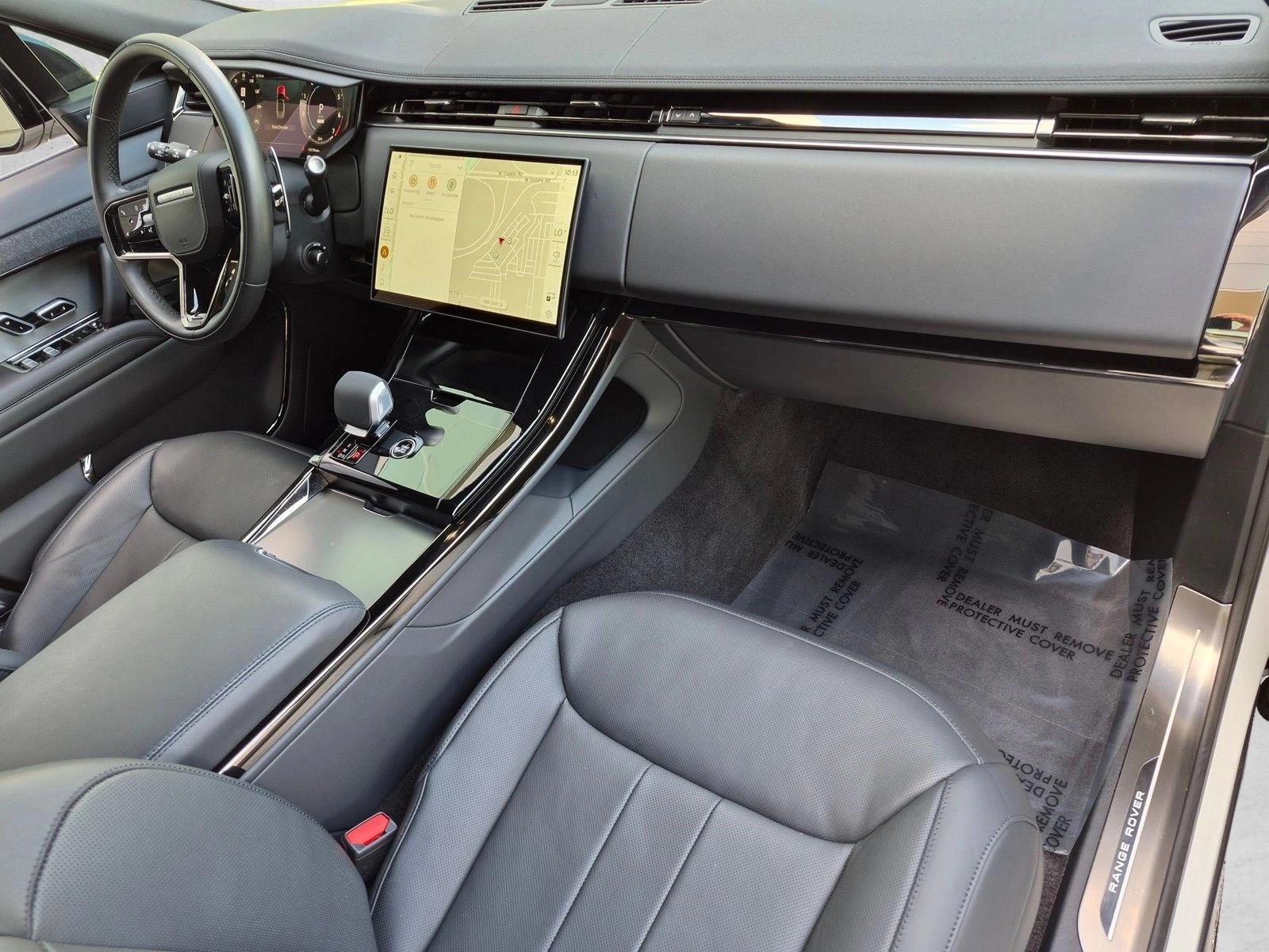 Used 2025 Fuji White Land Rover Dynamic SE image 23