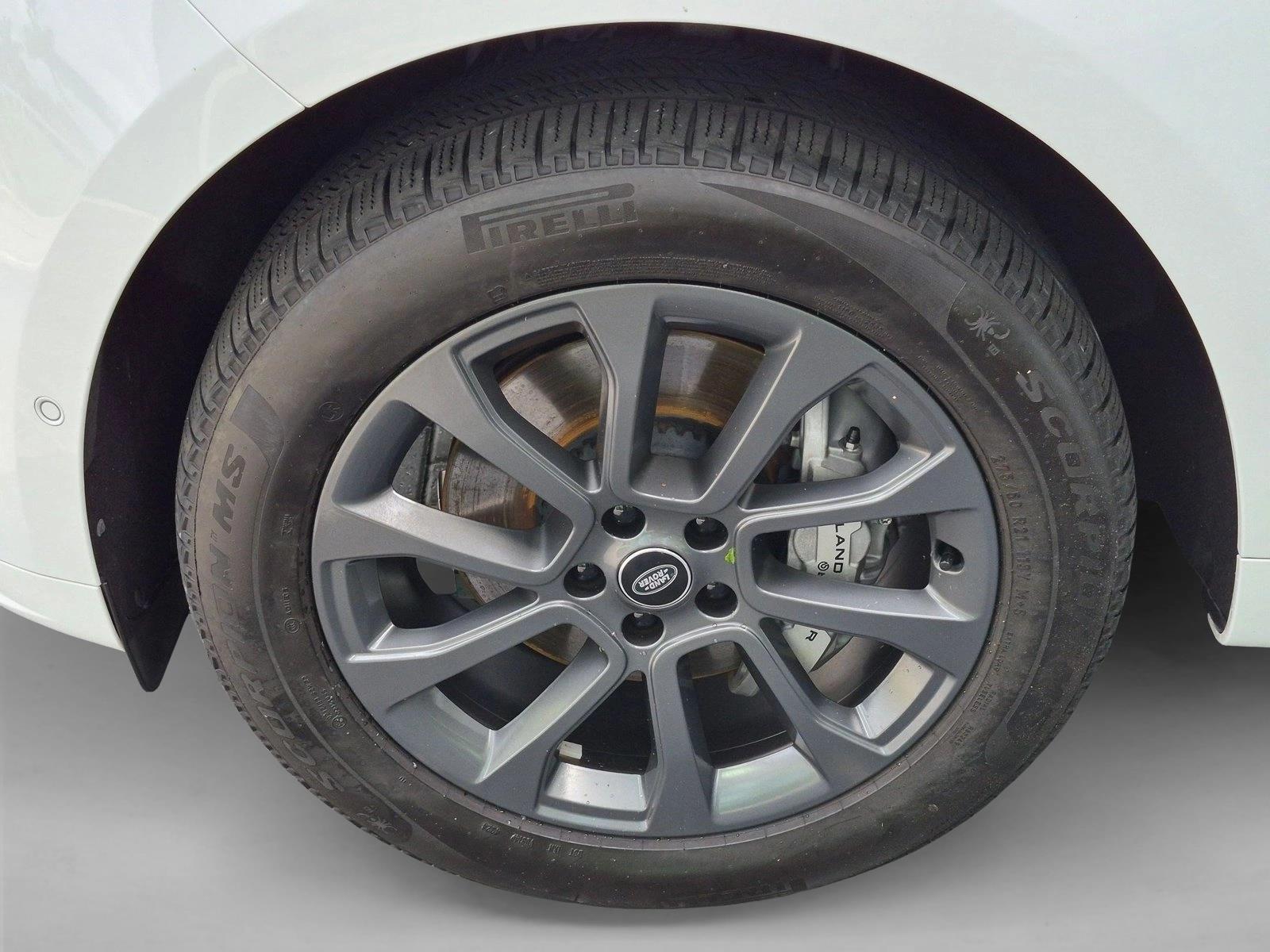 Used 2025 Fuji White Land Rover Dynamic SE image 25