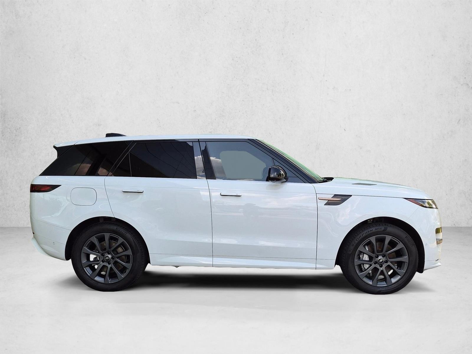 Used 2025 Fuji White Land Rover Dynamic SE image 4