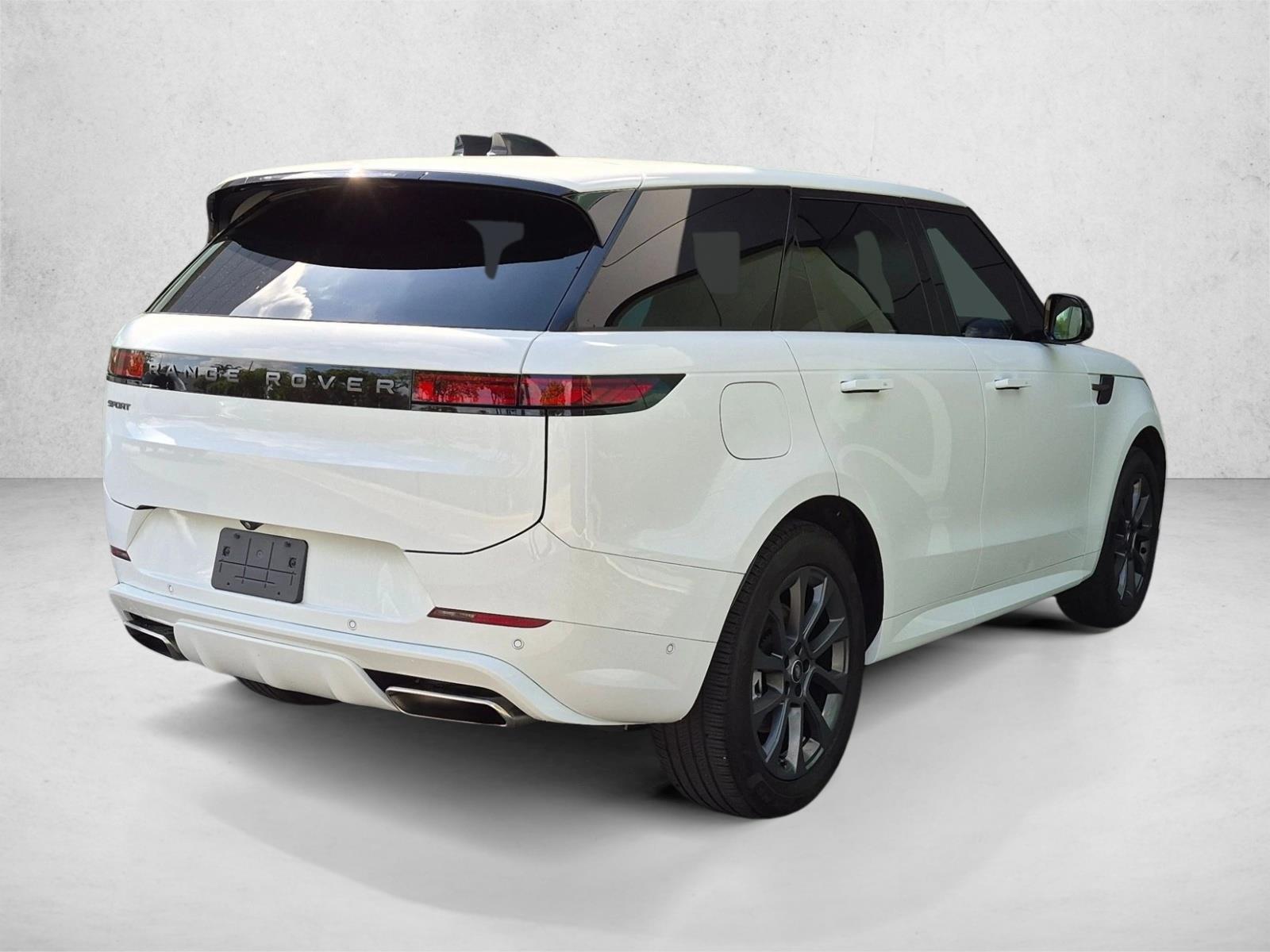 Used 2025 Fuji White Land Rover Dynamic SE image 5