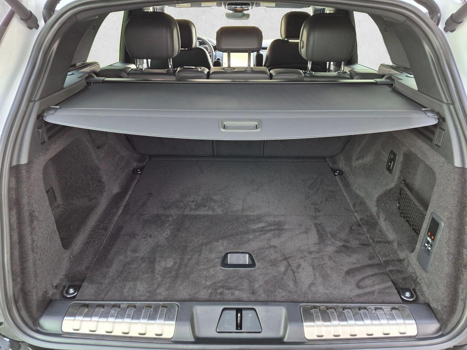 Used 2025 Fuji White Land Rover Dynamic SE image 6
