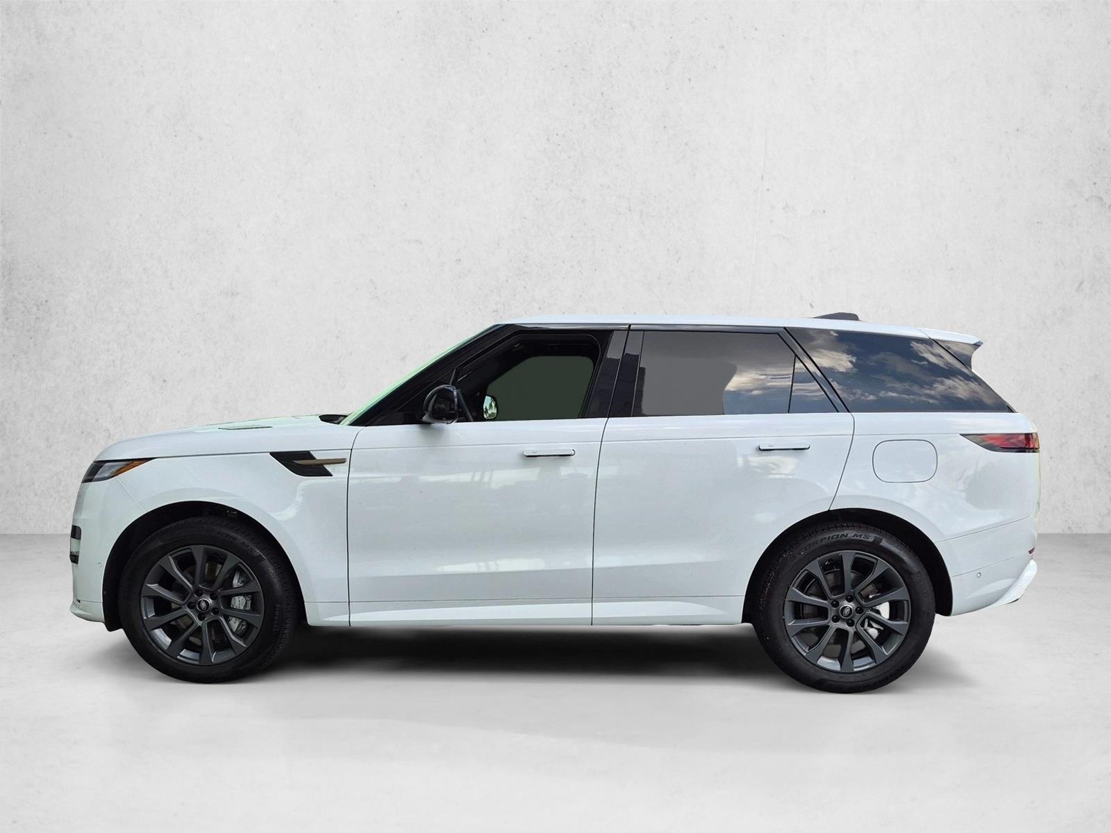 Used 2025 Fuji White Land Rover Dynamic SE image 9