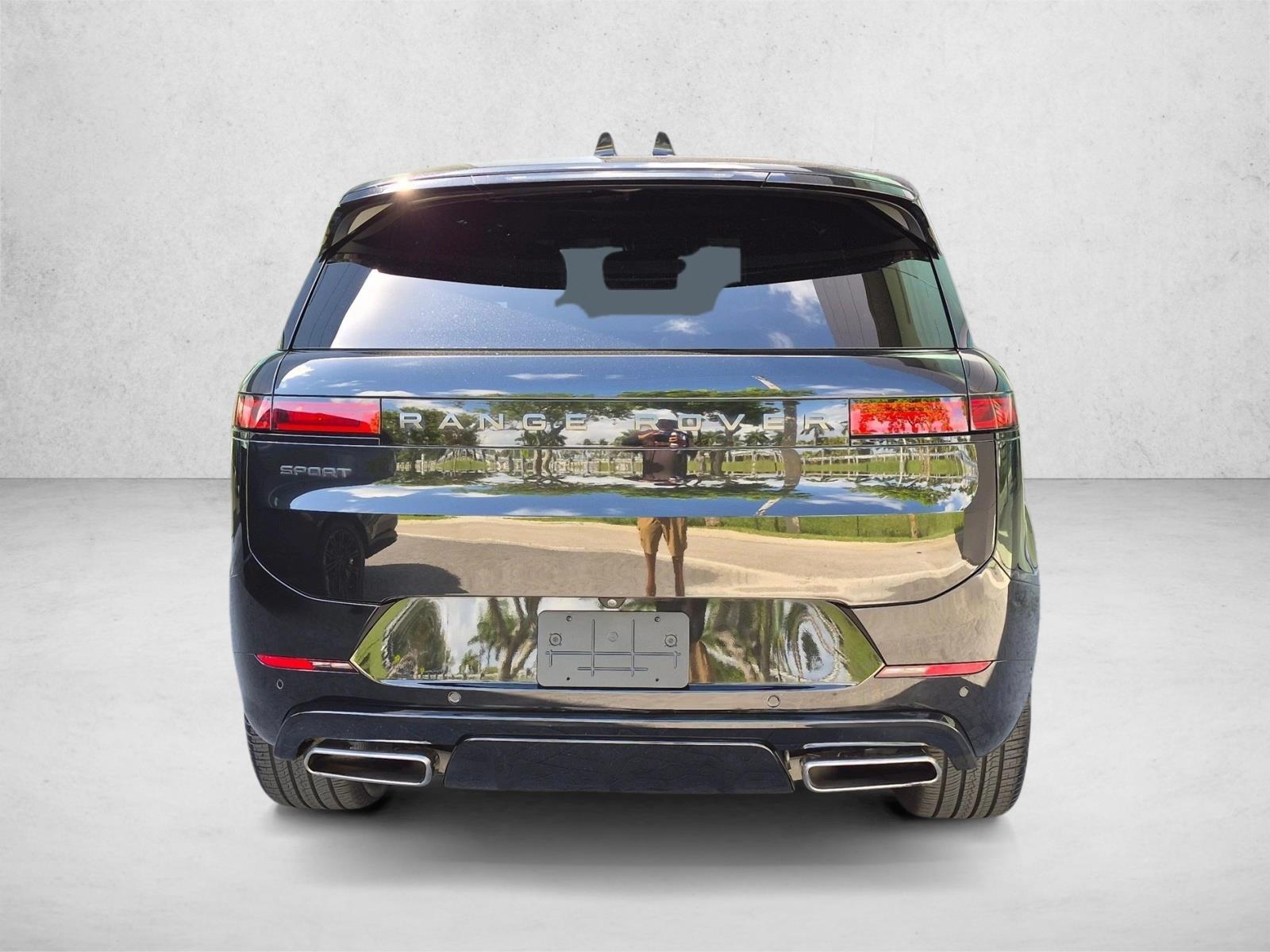 Used 2024 Santorini Black Metallic Land Rover Dynamic SE image 7
