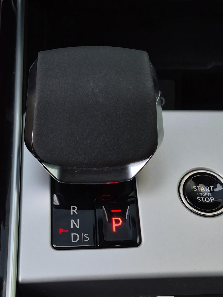 Used 2024 Fuji White Land Rover Autobiography image 11