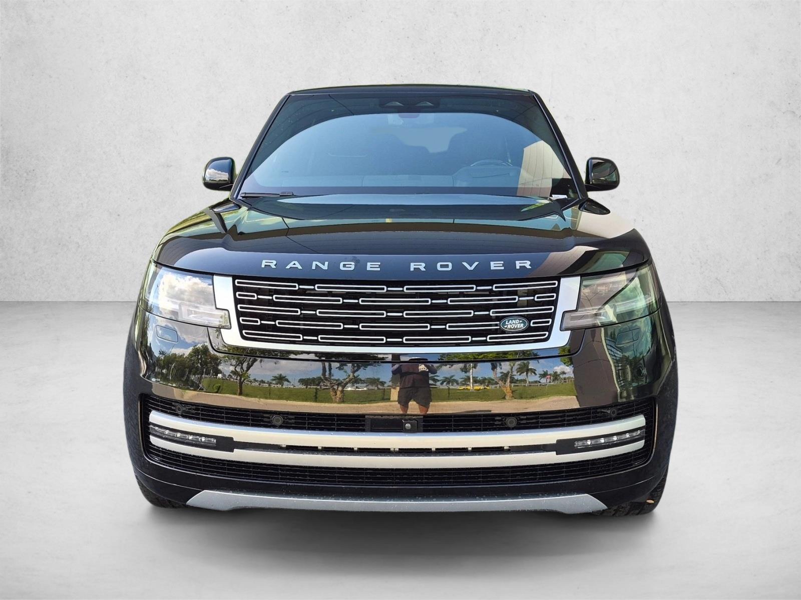 Used 2025 Santorini Black Metallic Land Rover Autobiography image 2