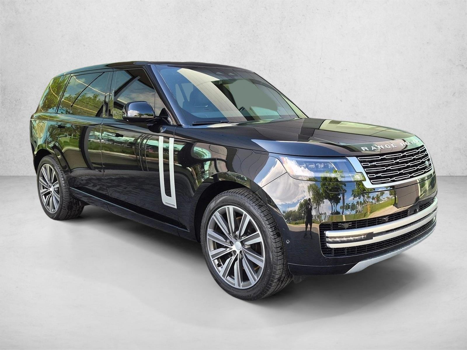 Used 2025 Santorini Black Metallic Land Rover Autobiography image 3