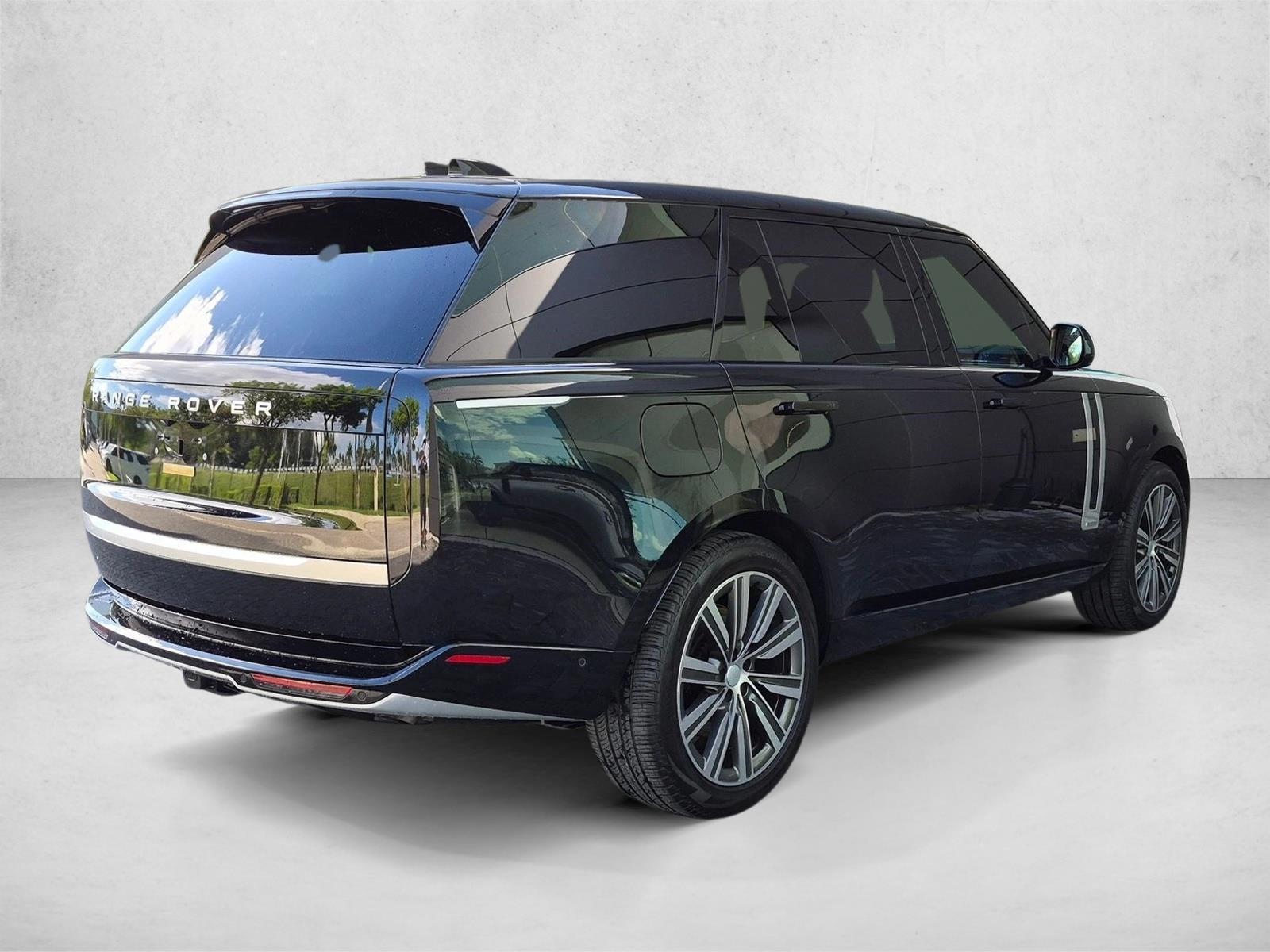 Used 2025 Santorini Black Metallic Land Rover Autobiography image 5