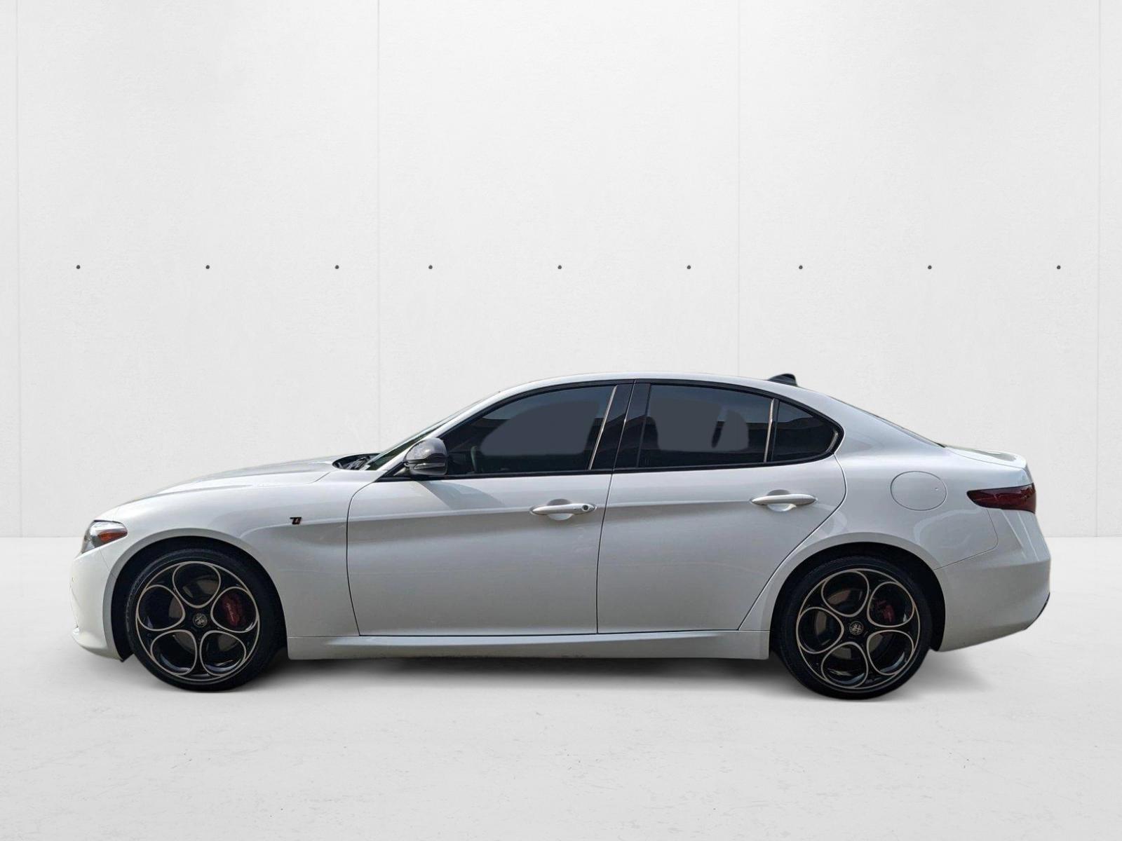 Thumbnail: 2022 Alfa Romeo Giulia - 2