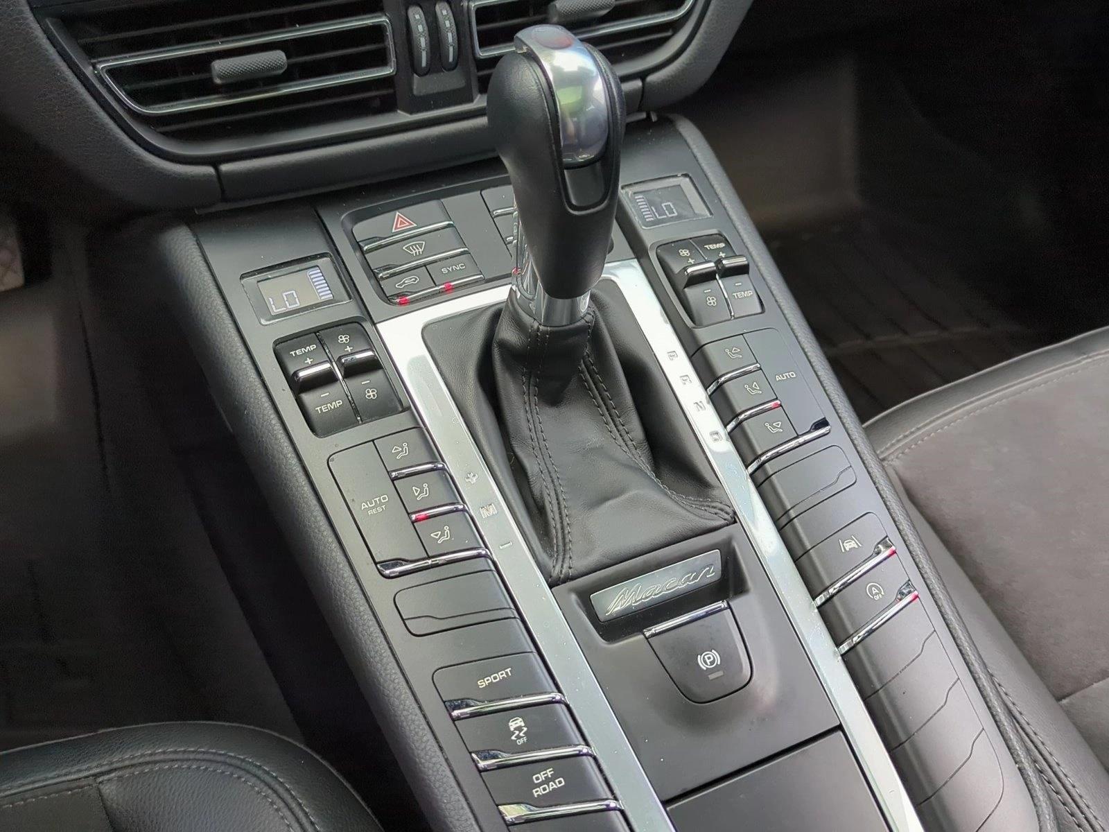 Used 2020 Sapphire Blue Metallic Porsche  image 12