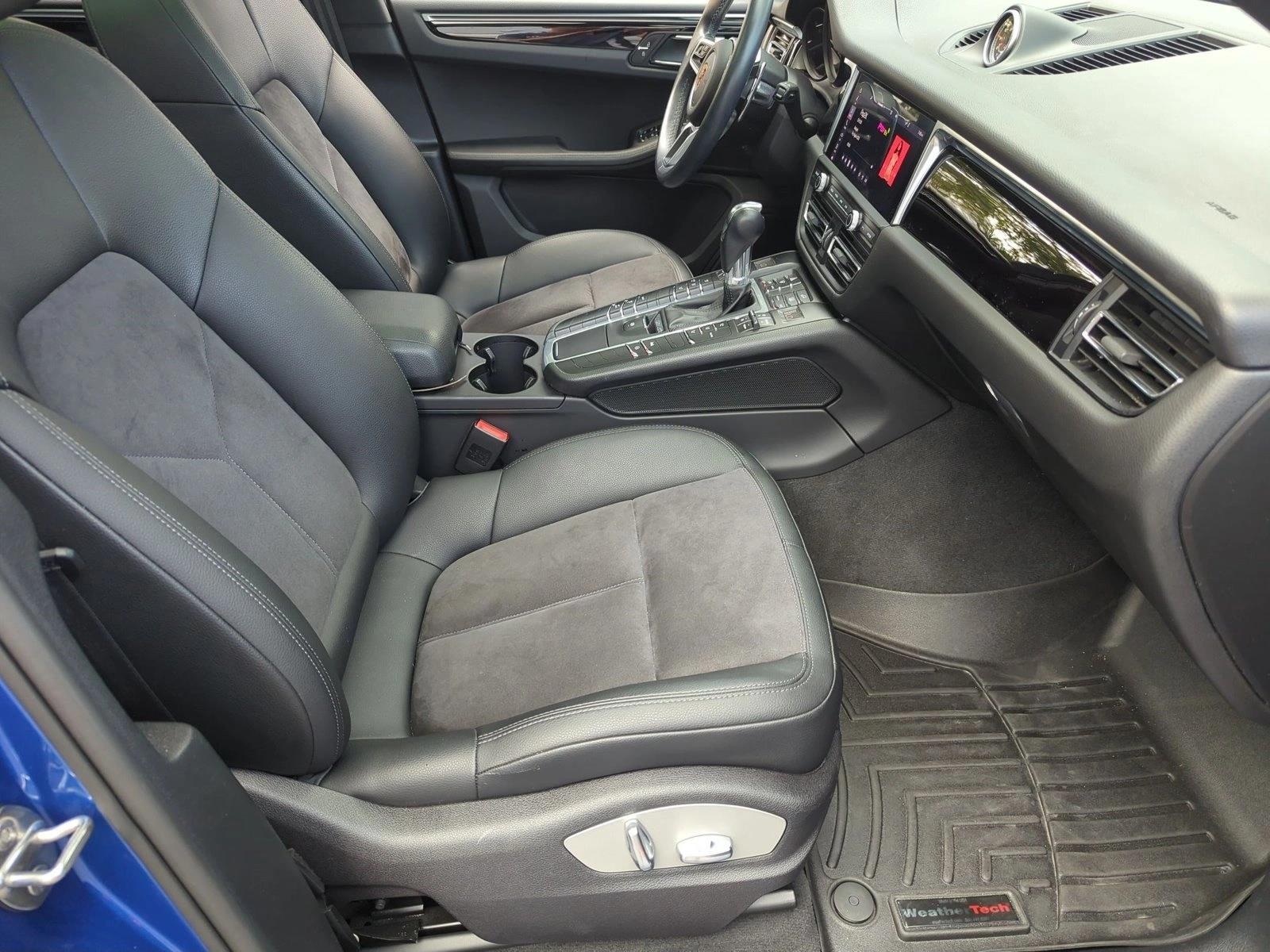 Used 2020 Sapphire Blue Metallic Porsche  image 21