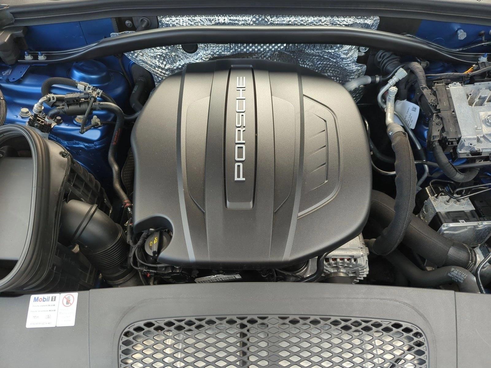 Used 2020 Sapphire Blue Metallic Porsche  image 23