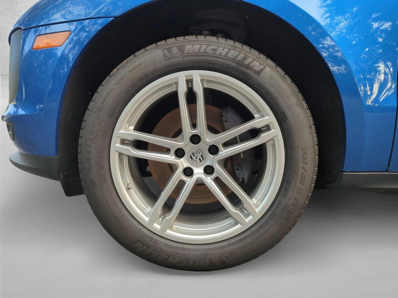 Used 2020 Sapphire Blue Metallic Porsche  image 24