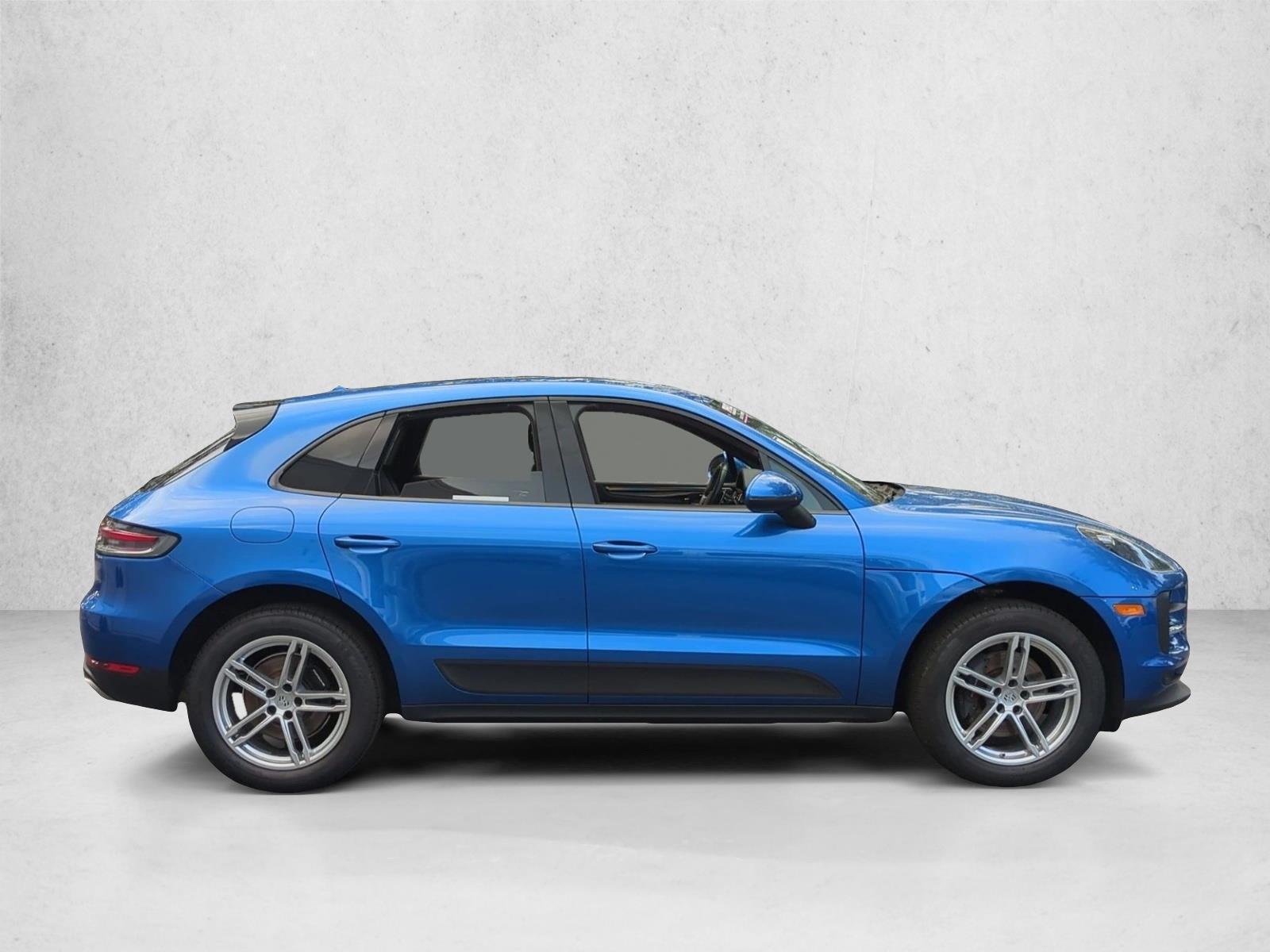 Used 2020 Sapphire Blue Metallic Porsche  image 4