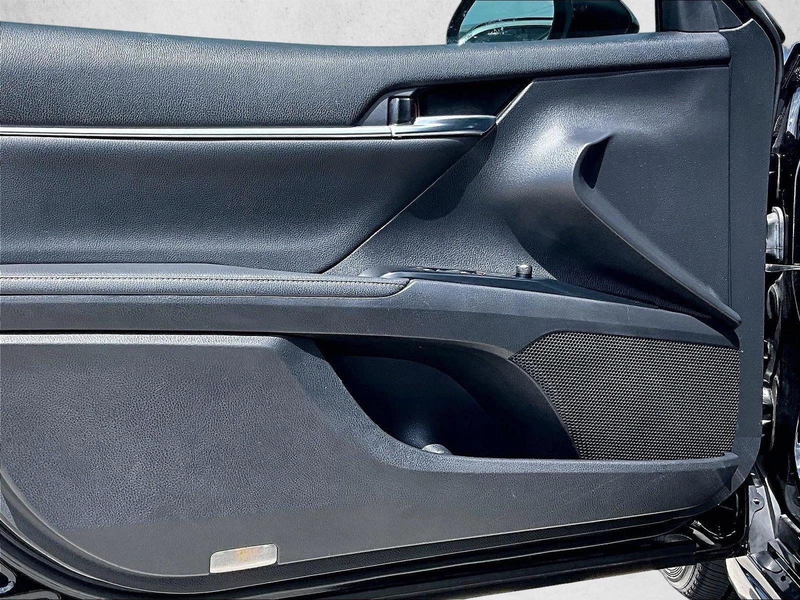 Used 2019 Midnight Black Metallic Toyota XSE image 18