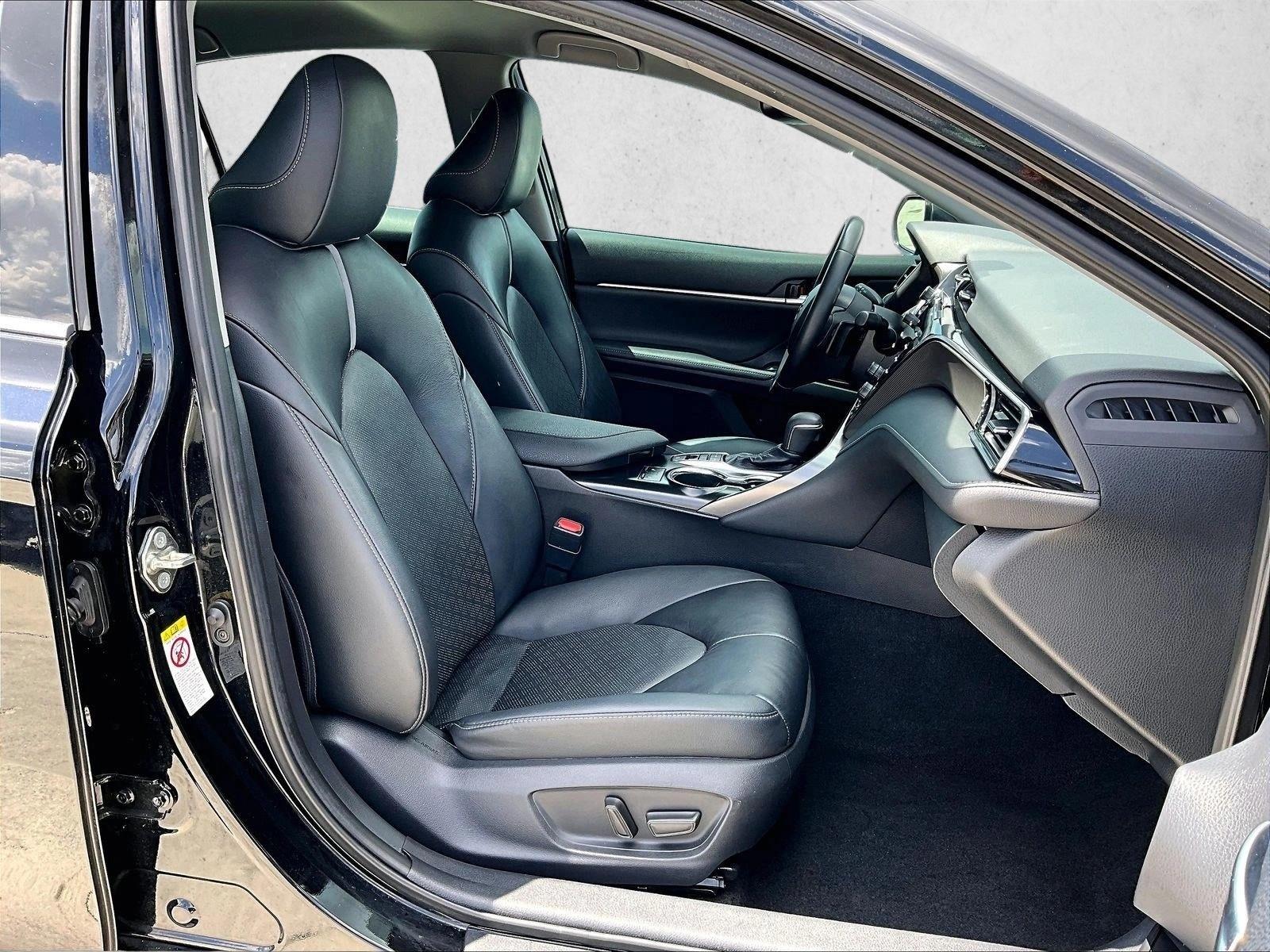 Used 2019 Midnight Black Metallic Toyota XSE image 9
