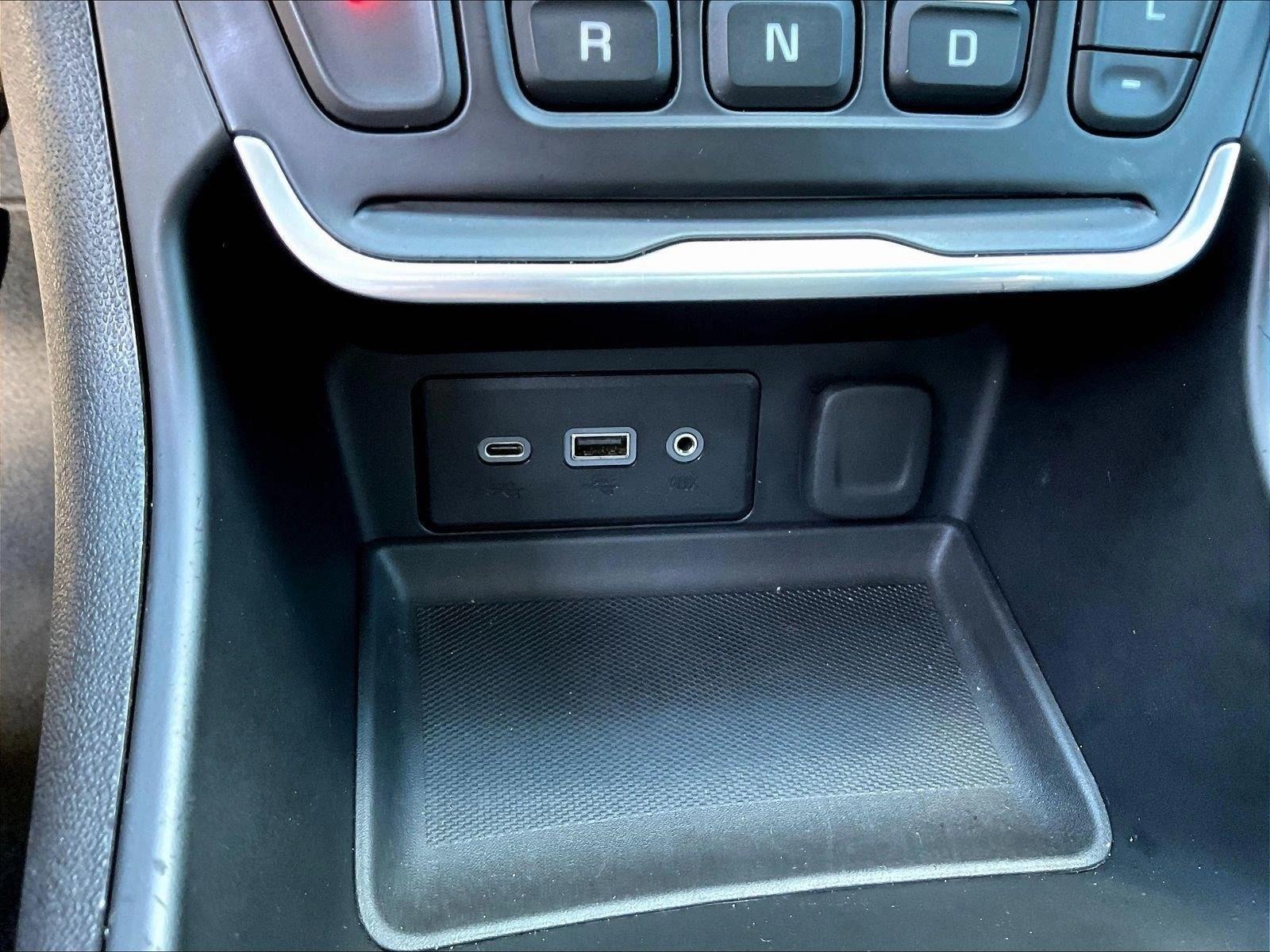 Used 2020 Ebony Twilight Metallic GMC SLE image 25