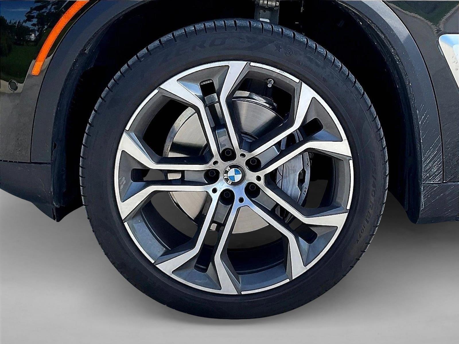 Used 2026 Black BMW sDrive40i image 8