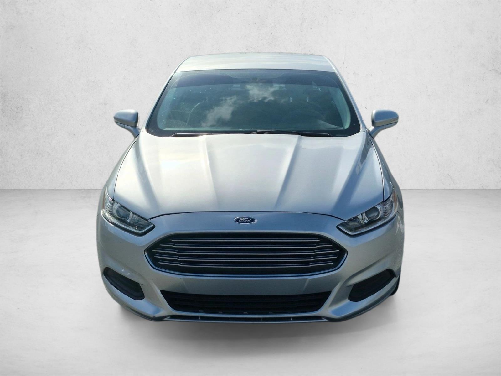 Used 2016 Ingot Silver Ford SE image 2