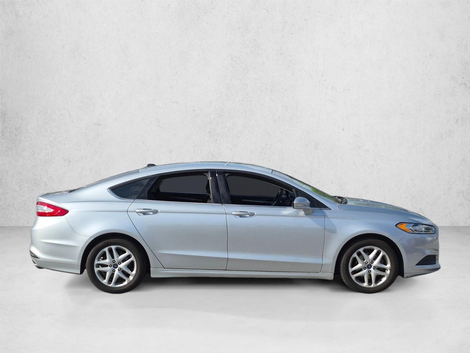 Used 2016 Ingot Silver Ford SE image 4