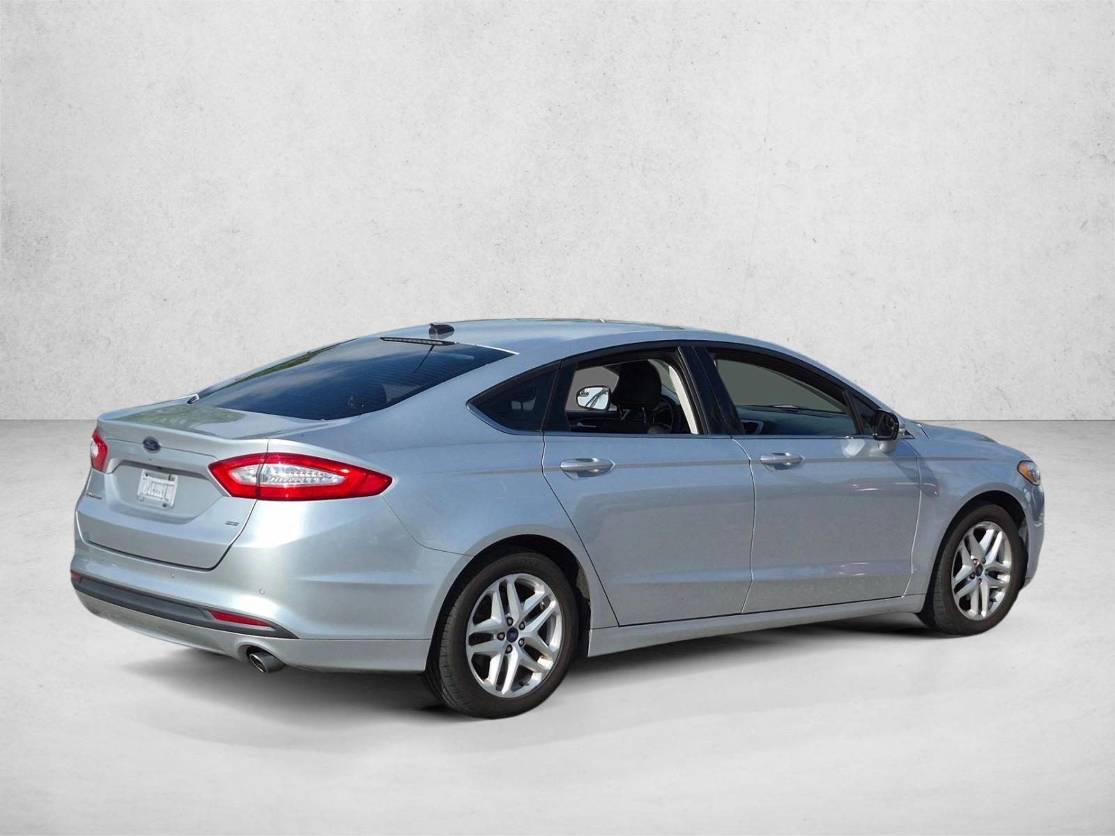 Used 2016 Ingot Silver Ford SE image 5