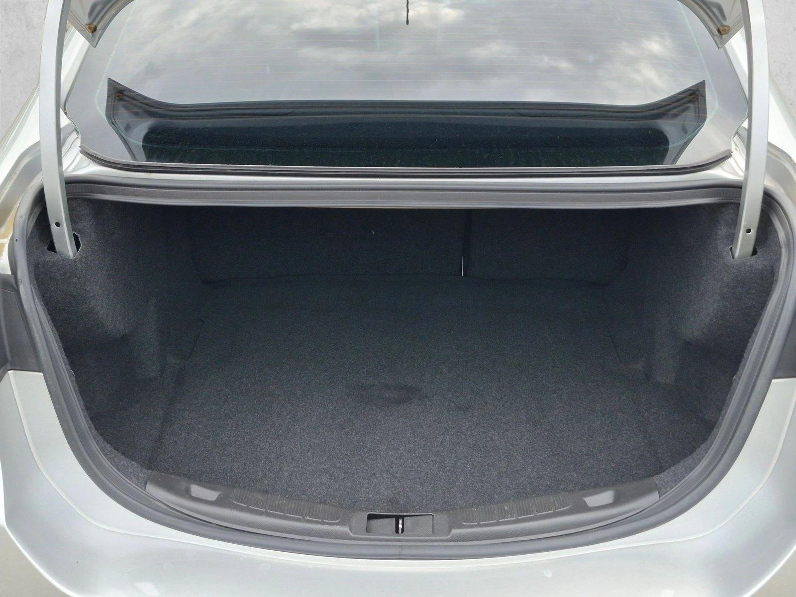 Used 2016 Ingot Silver Ford SE image 6