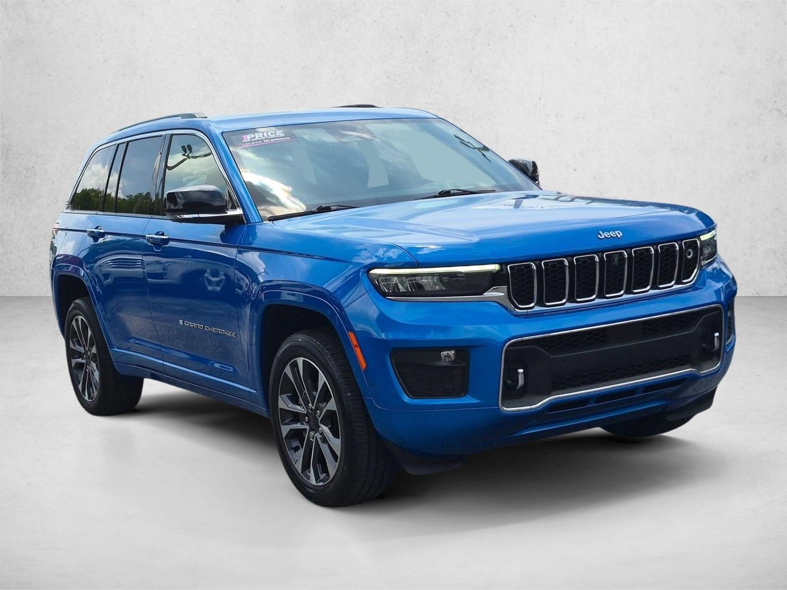 Used 2023 Hydro Blue Pearlcoat Jeep Overland image 3