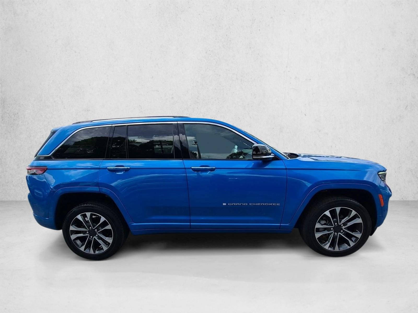 Used 2023 Hydro Blue Pearlcoat Jeep Overland image 4