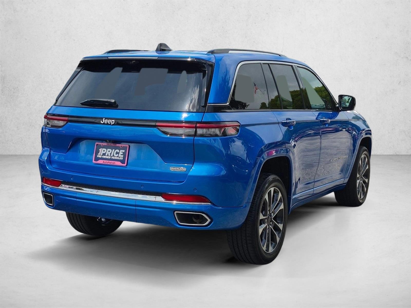 Used 2023 Hydro Blue Pearlcoat Jeep Overland image 5