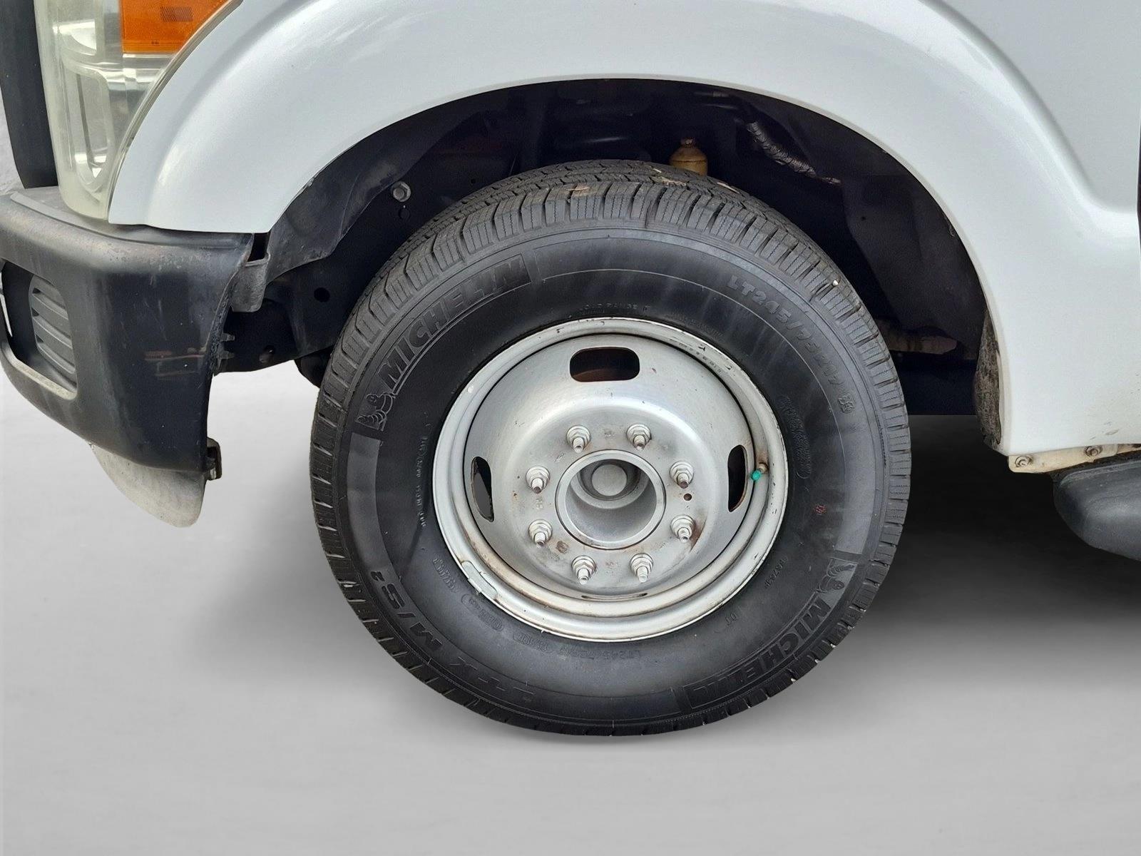 Used 2016 White Ford XL image 18