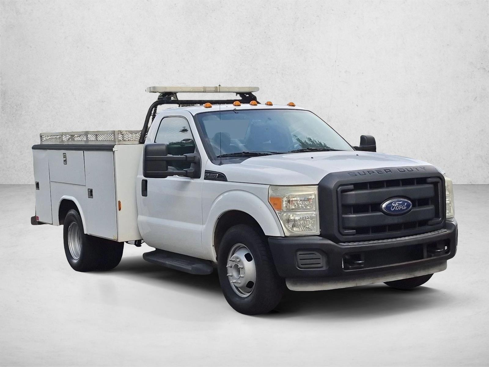 Used 2016 White Ford XL image 3