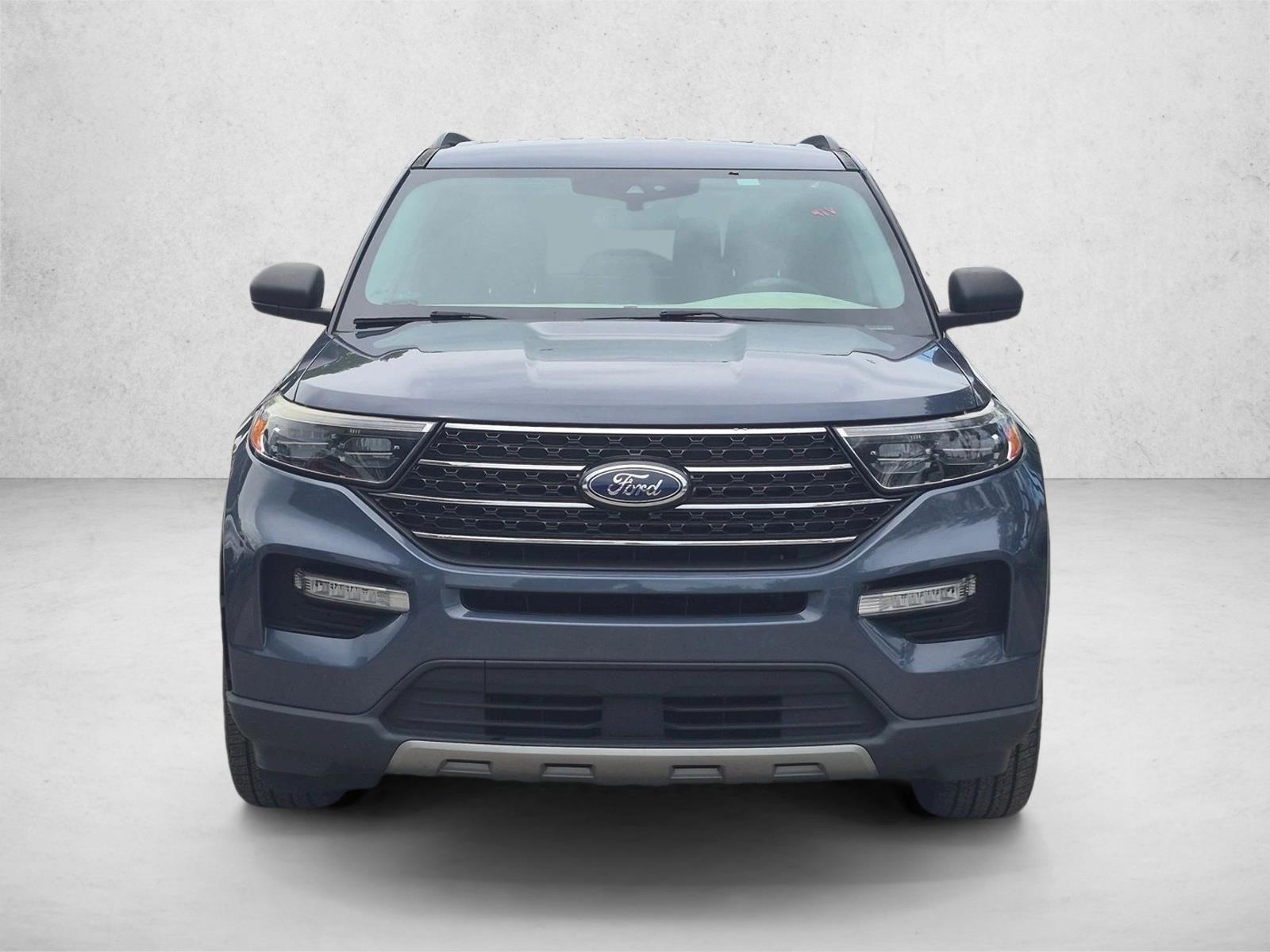 Used 2021 Infinite Blue Metallic Tinted Clearcoat Ford XLT image 2