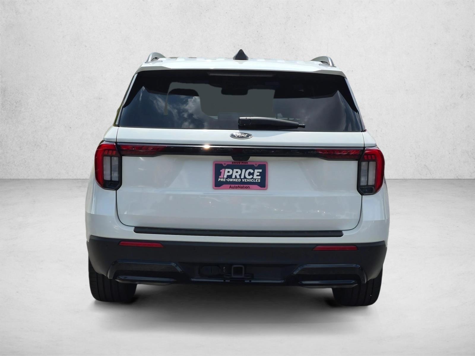 Used 2025 Star White Metallic Tri-Coat Ford ST-Line image 7