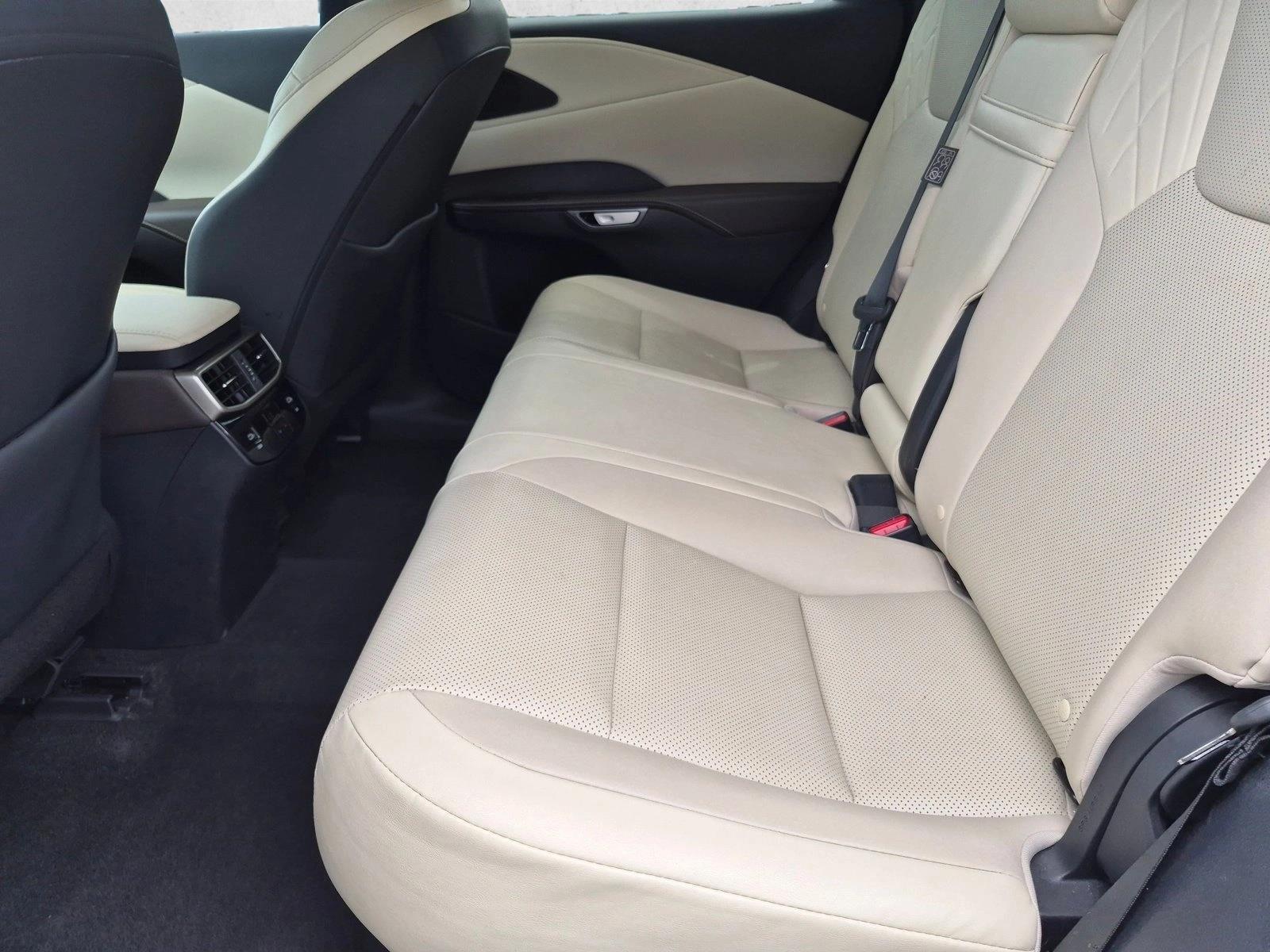 Used 2024 Eminent White Pearl Lexus RX 350 image 17