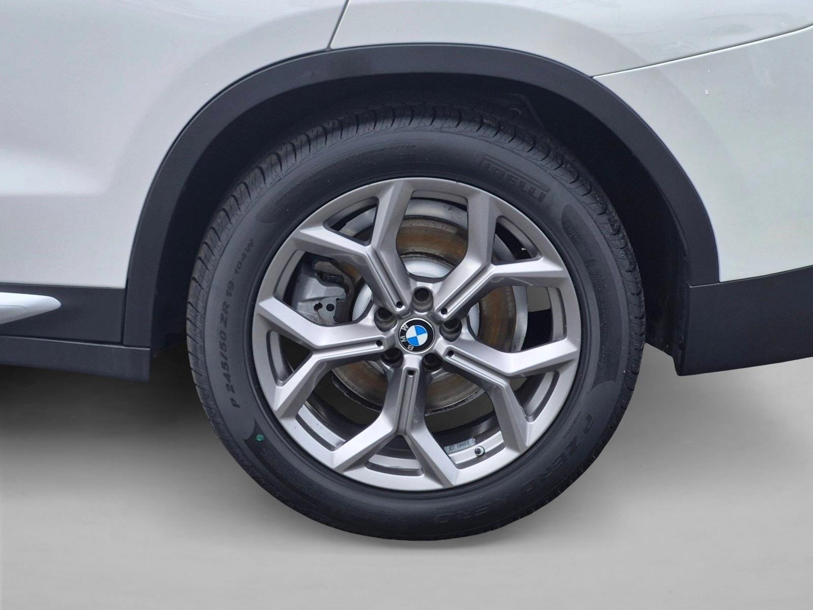 Used 2022 Mineral White Metallic BMW xDrive30i image 22
