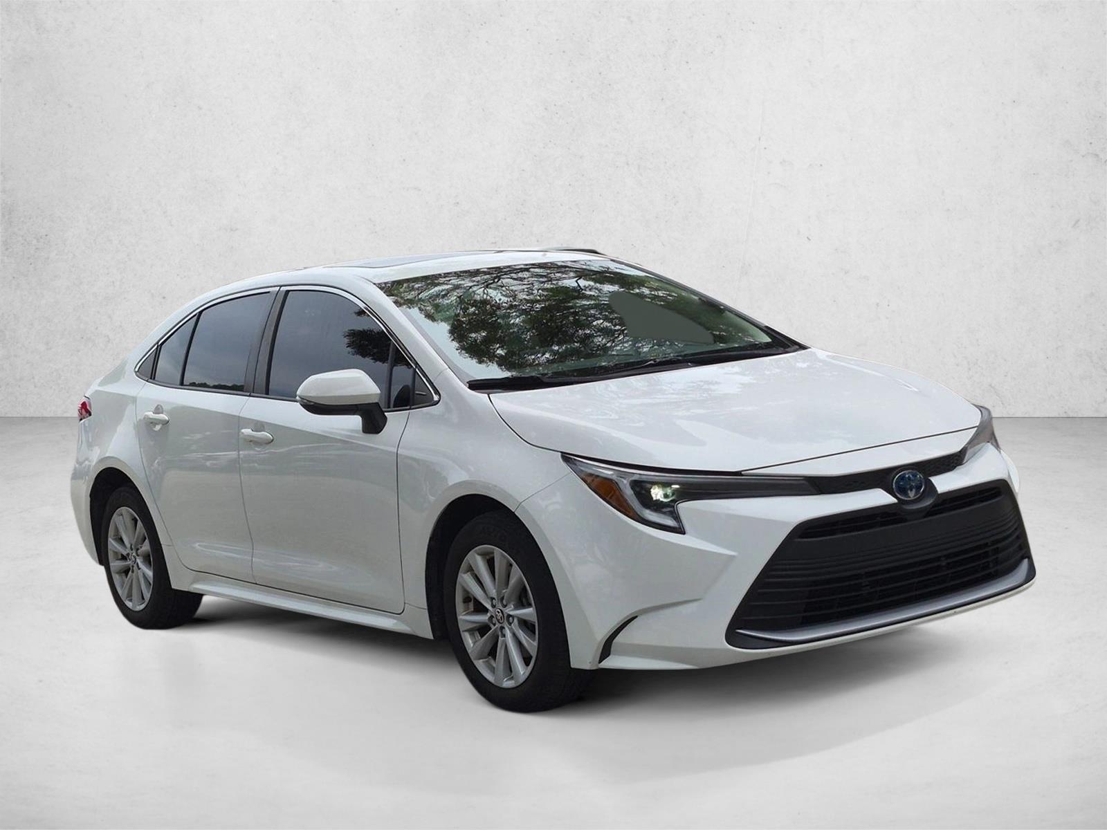 Used 2023 White Toyota Hybrid XLE image 3