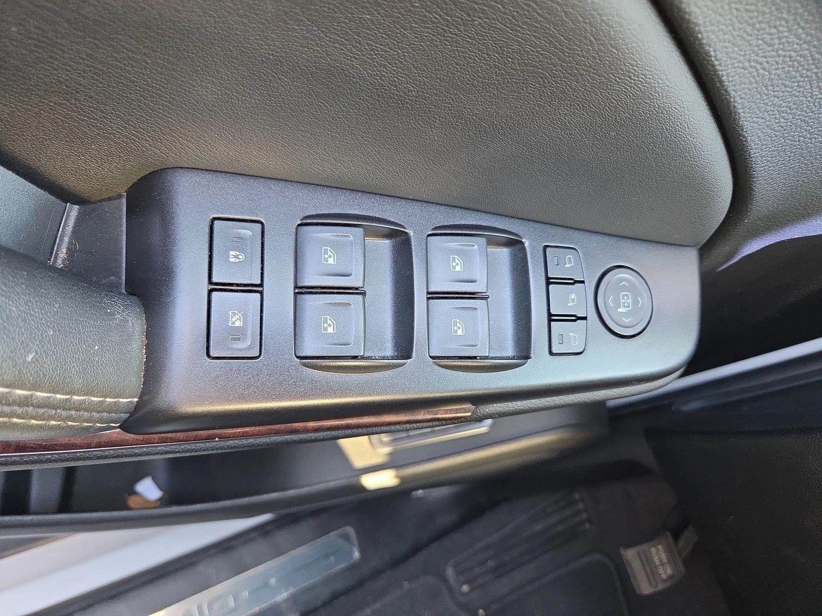 Used 2019 White Frost Tricoat GMC SLT image 9