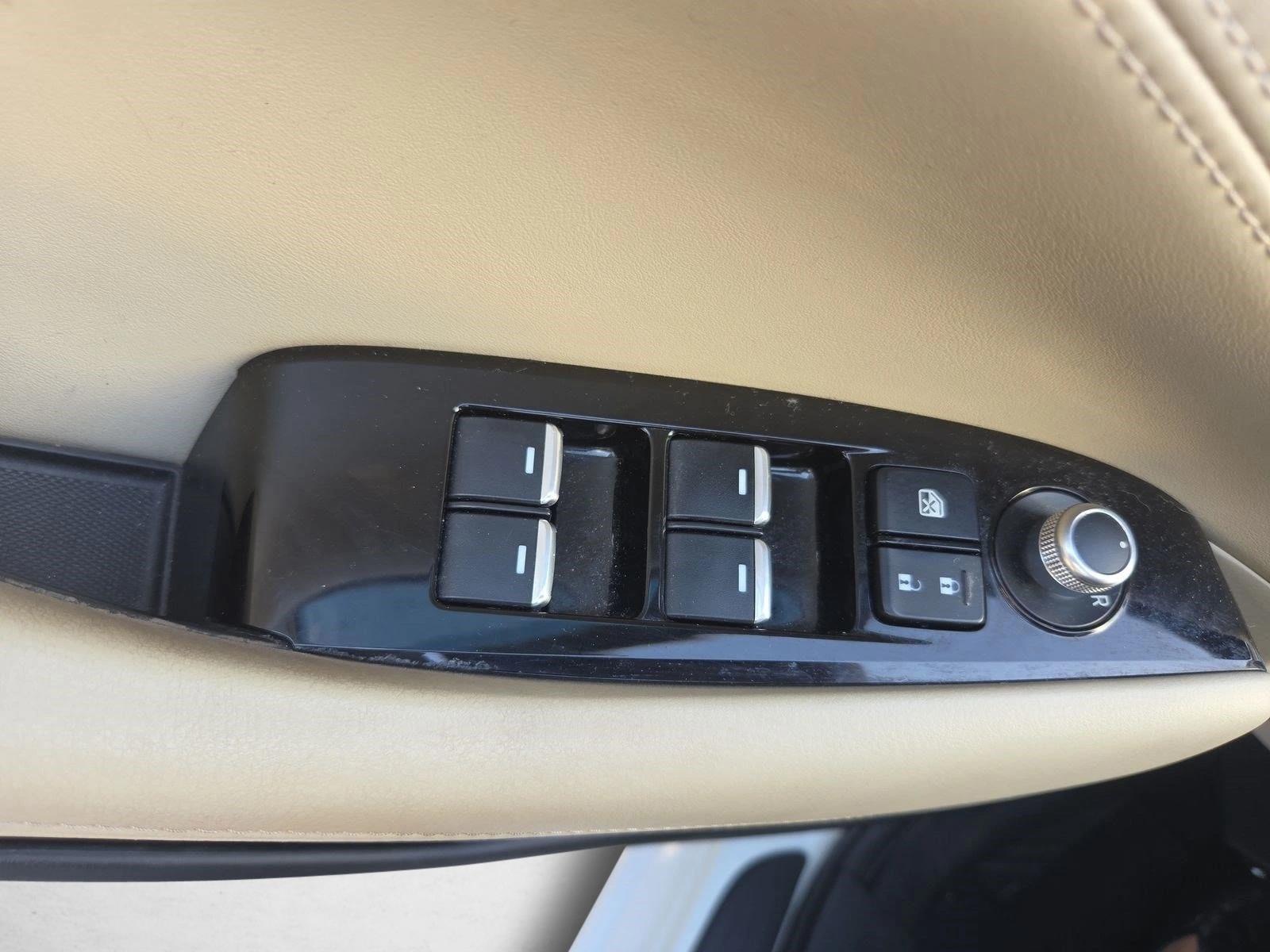 Used 2020 Snowflake White Pearl Mica Mazda Touring image 14