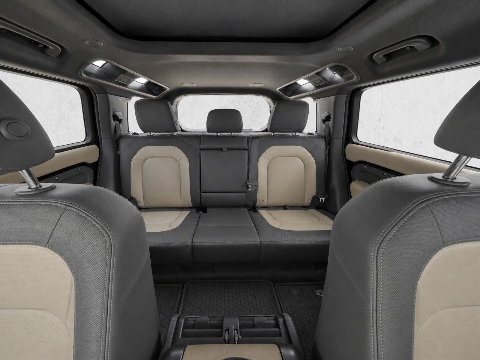 Used 2023 Santorini Black Metallic Land Rover X-Dynamic SE image 21