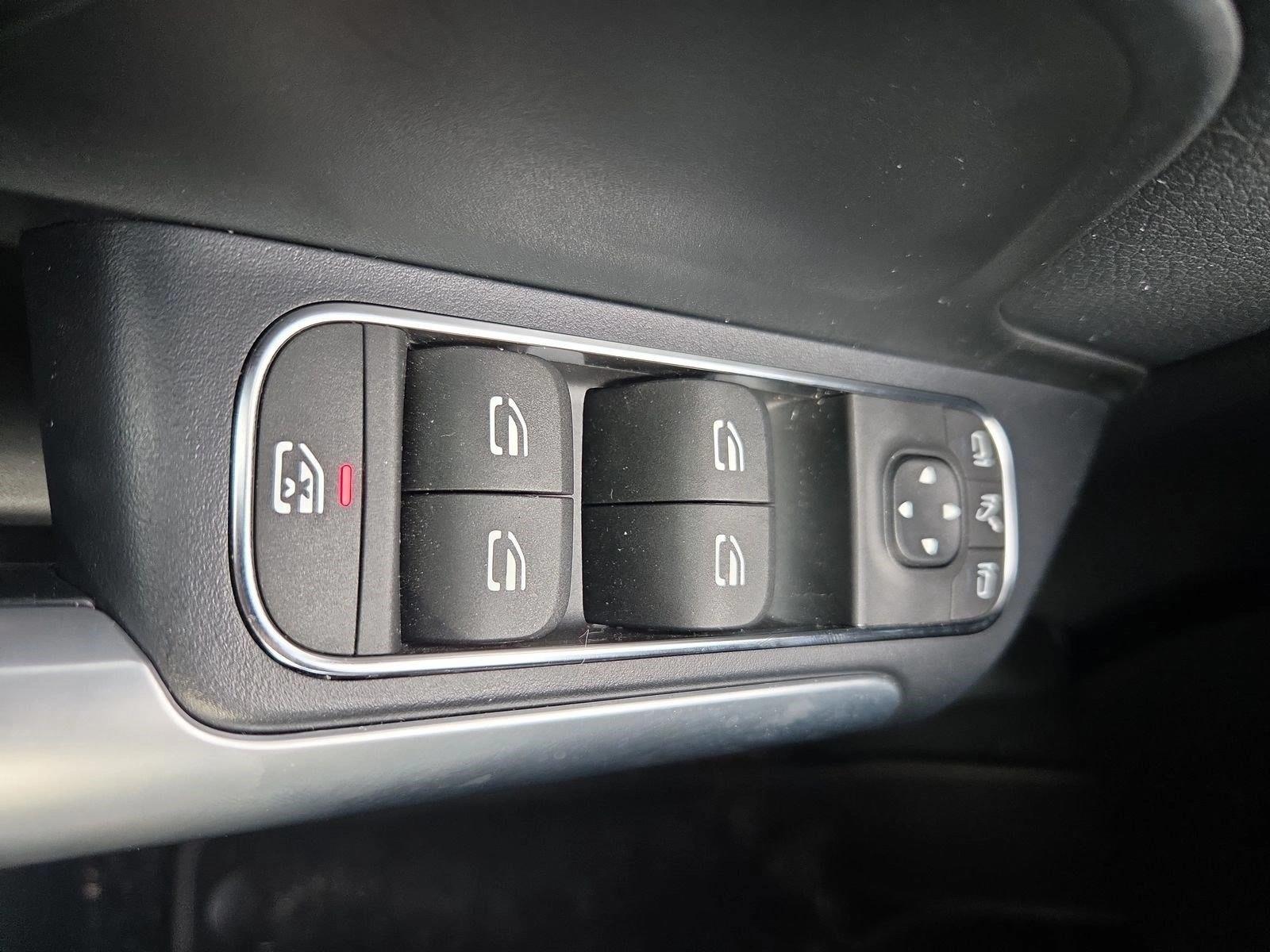 Used 2025 Night Black Mercedes-Benz GLA 250 image 10